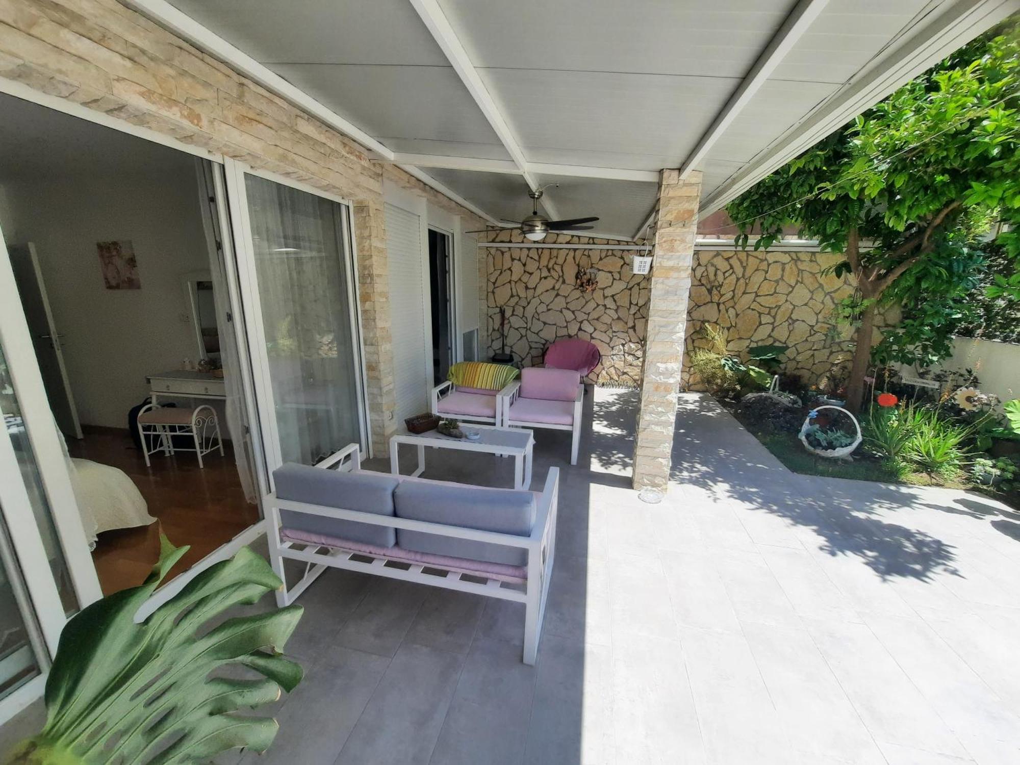 Tiki With Big Terrace Apartman *